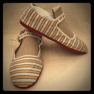 Urban Outfitter Mary Jane Style Flats